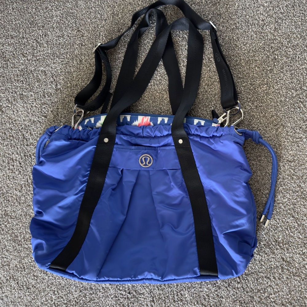 VEUC and RARE Lululemon Effortless Tote in Blue